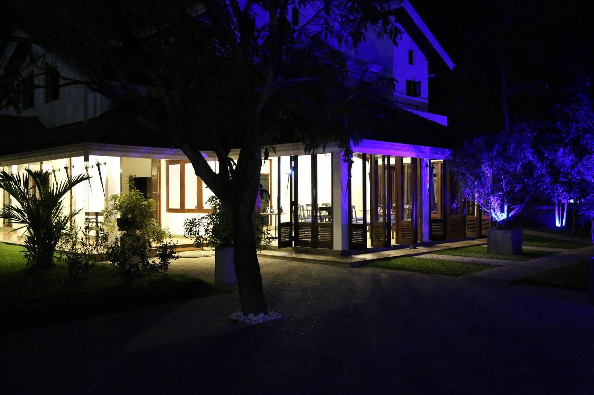 Tranquil Negombo Boutique Hotel Exterior photo