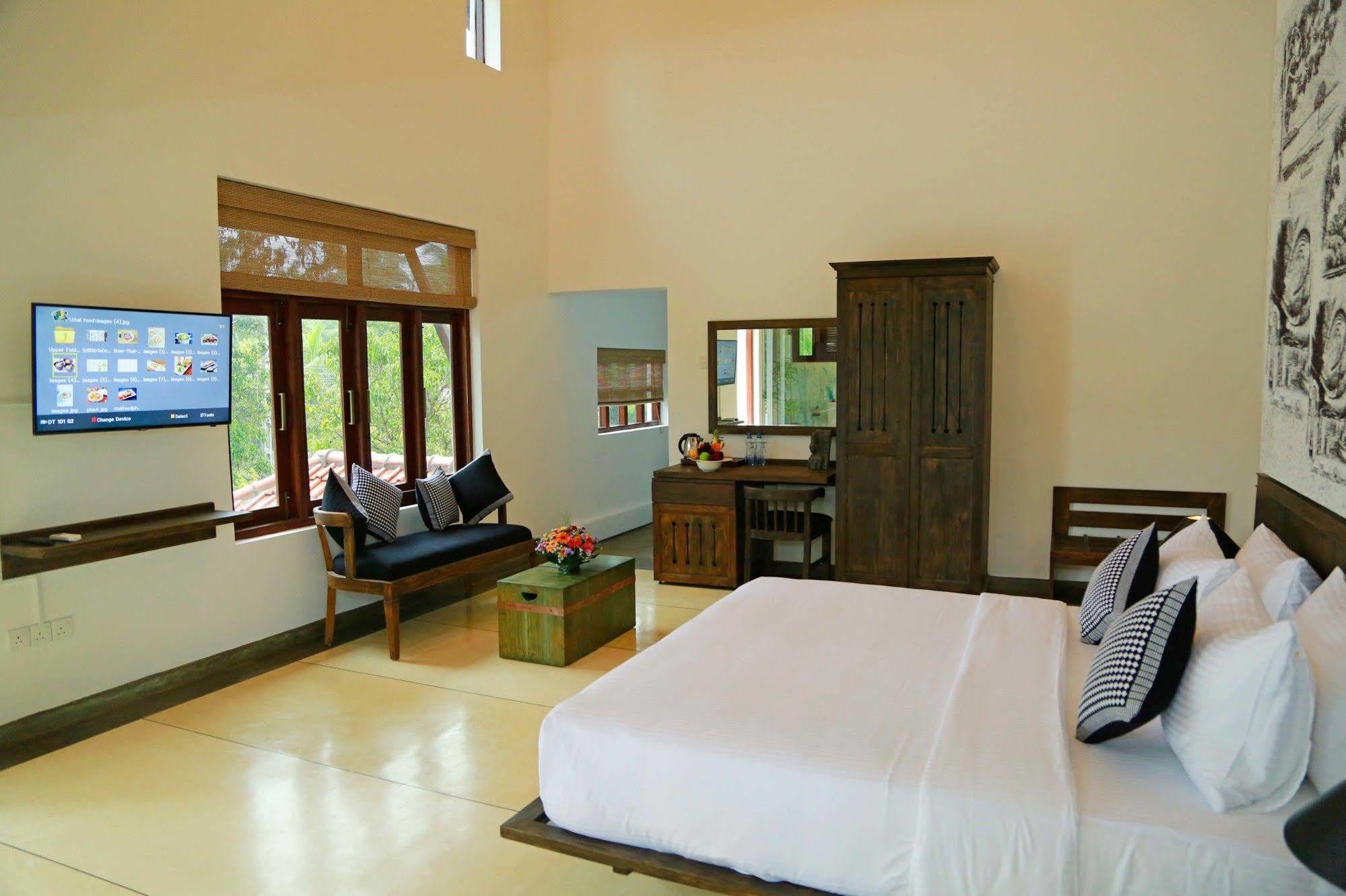 Tranquil Negombo Boutique Hotel Exterior photo