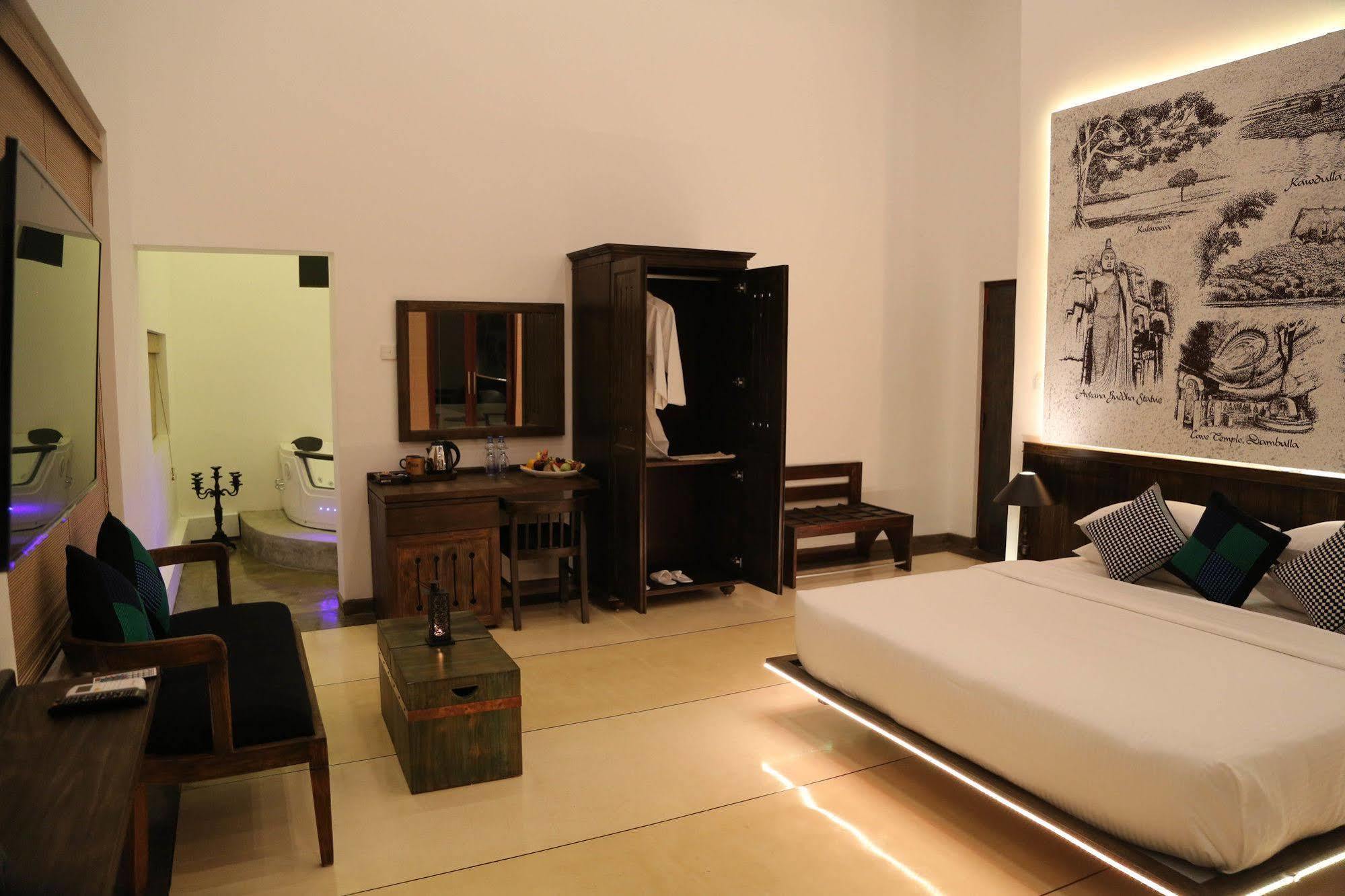 Tranquil Negombo Boutique Hotel Exterior photo