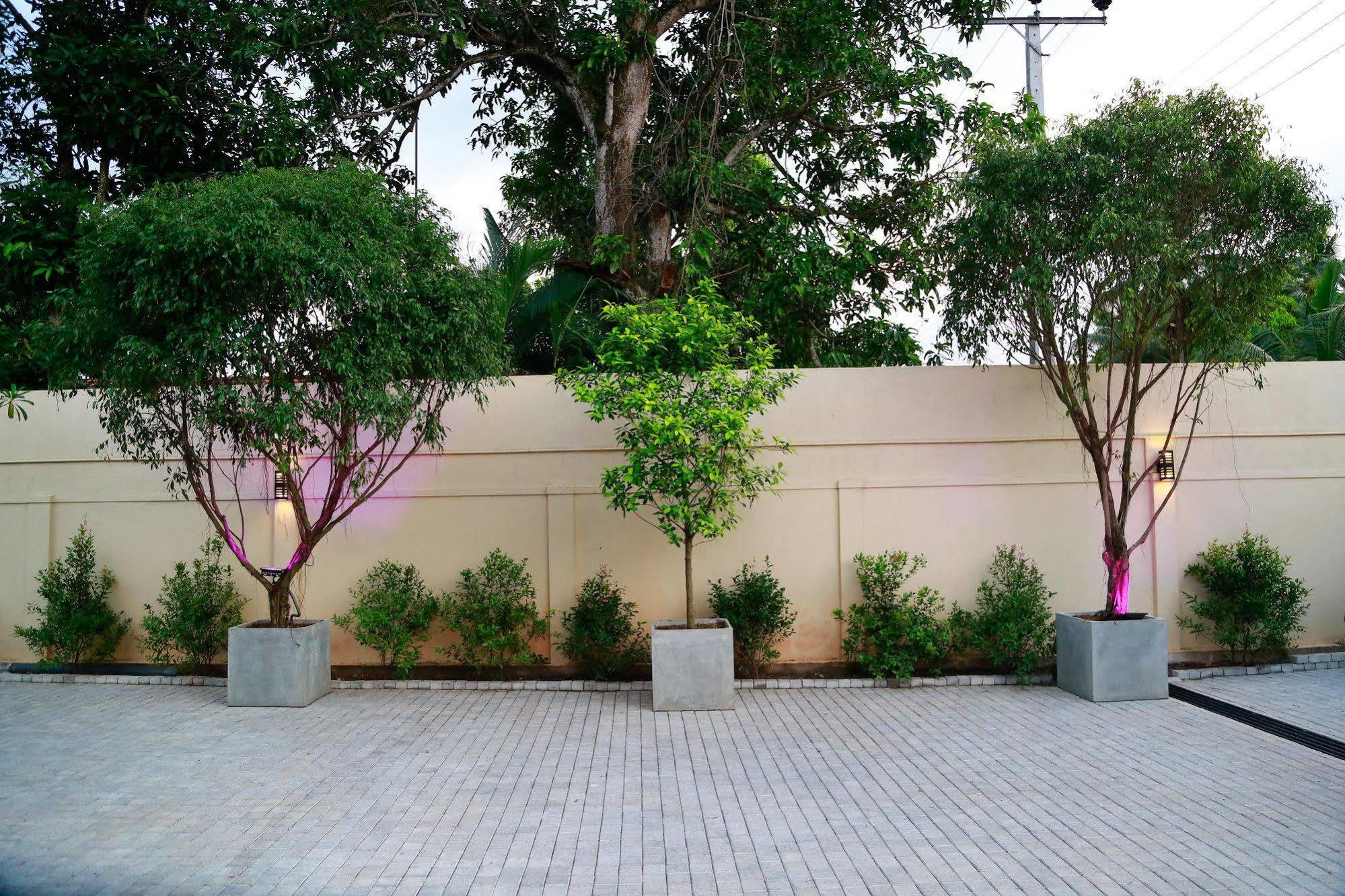 Tranquil Negombo Boutique Hotel Exterior photo