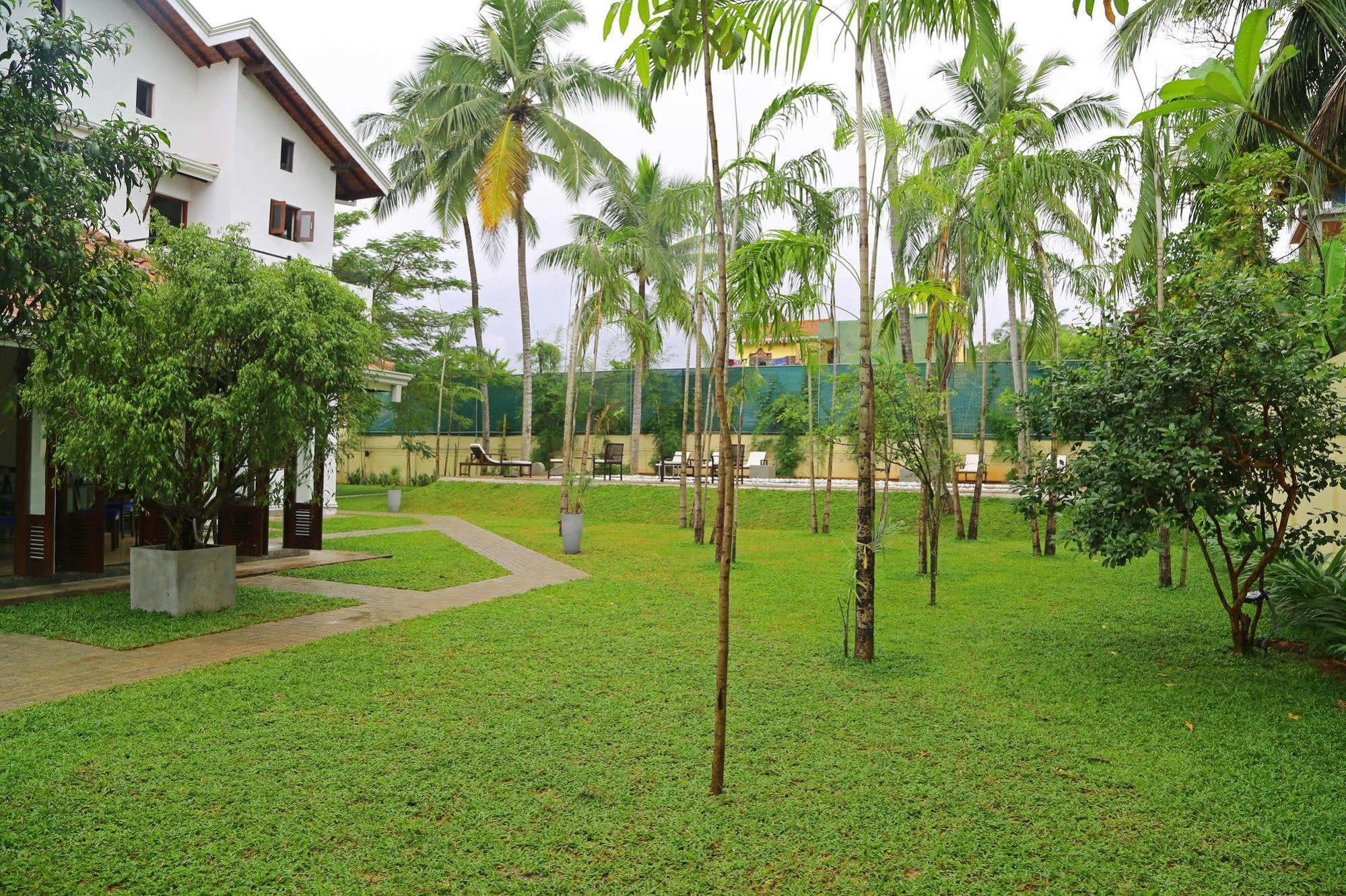 Tranquil Negombo Boutique Hotel Exterior photo