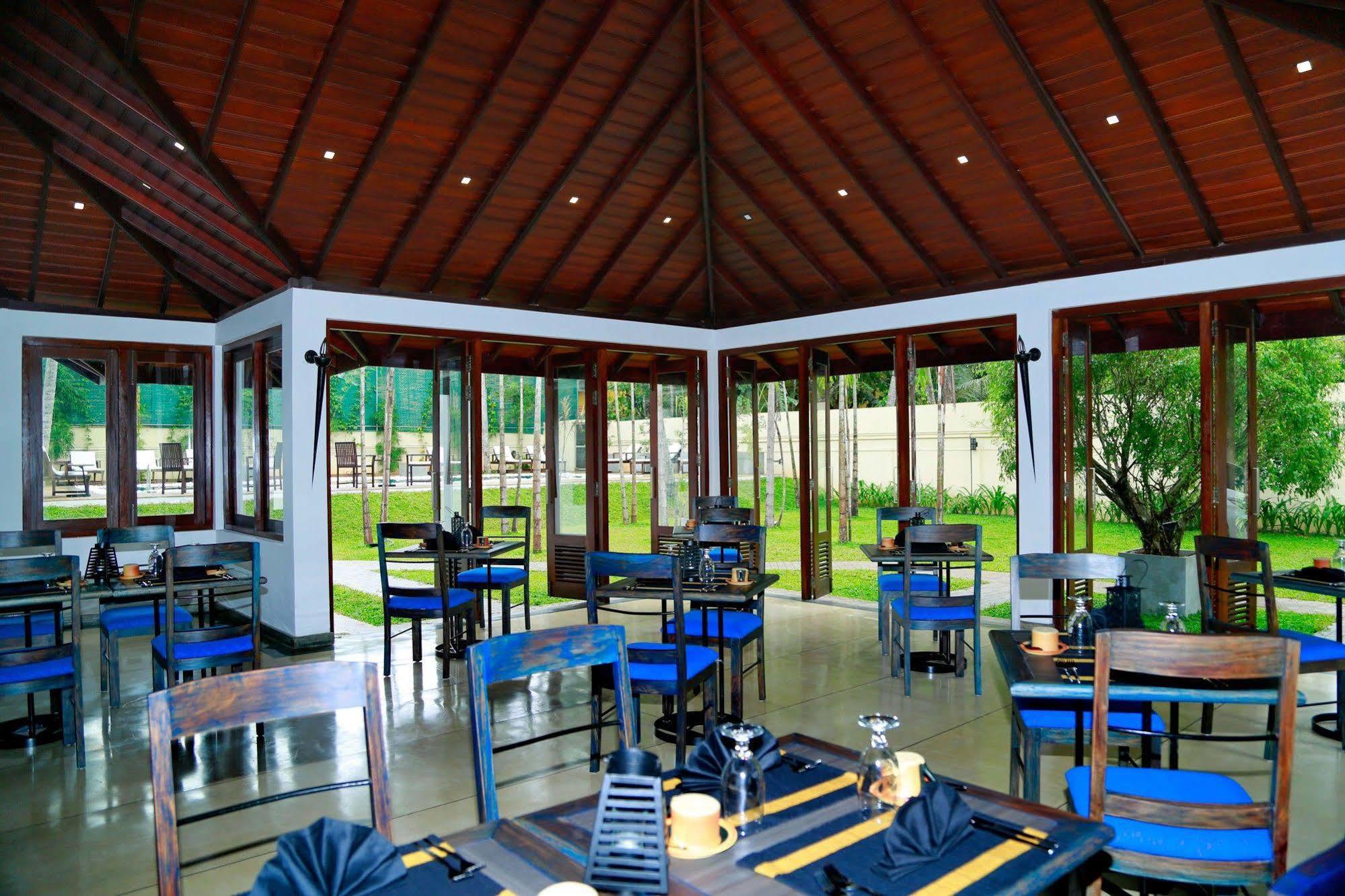 Tranquil Negombo Boutique Hotel Exterior photo