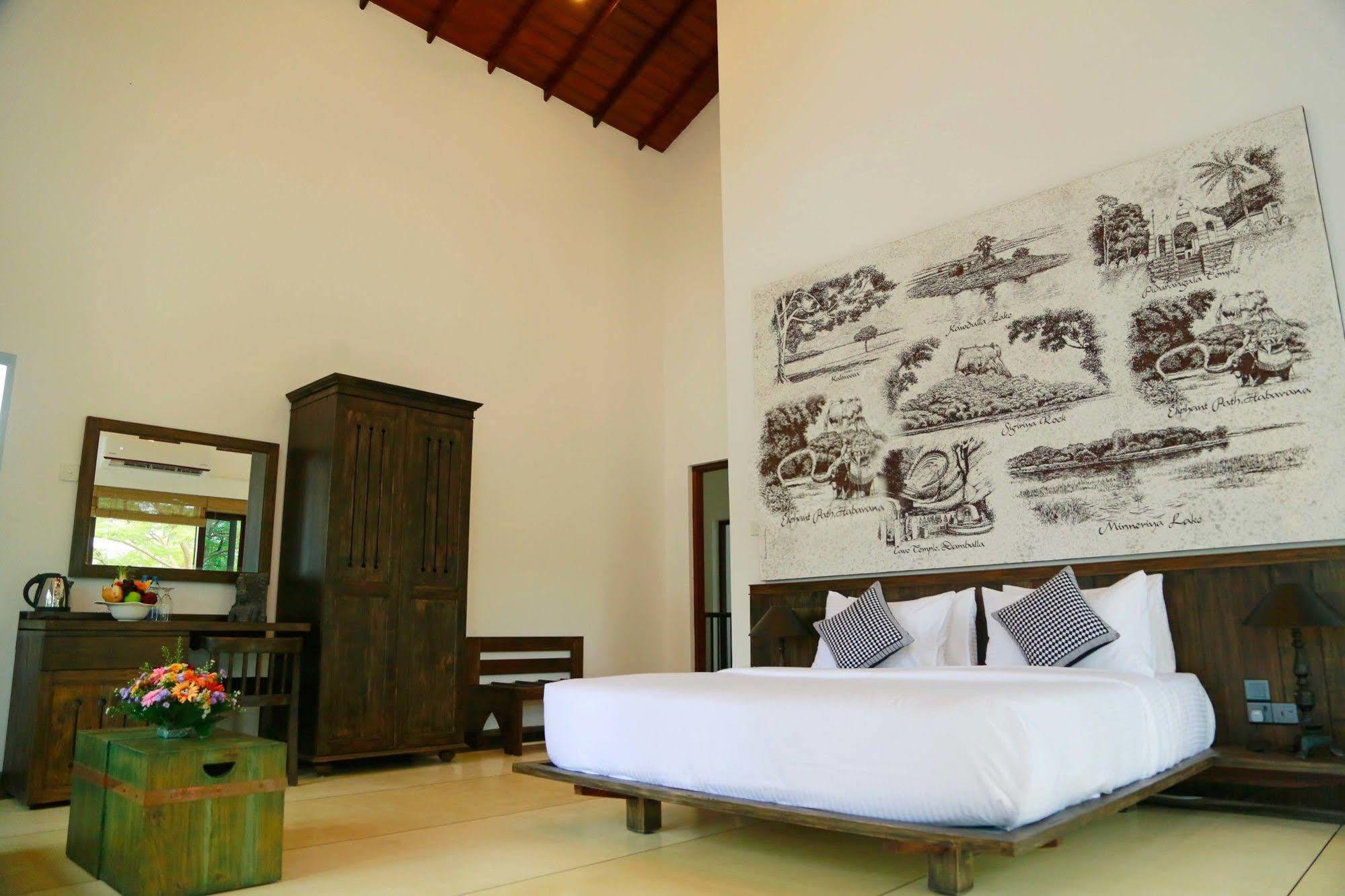 Tranquil Negombo Boutique Hotel Exterior photo