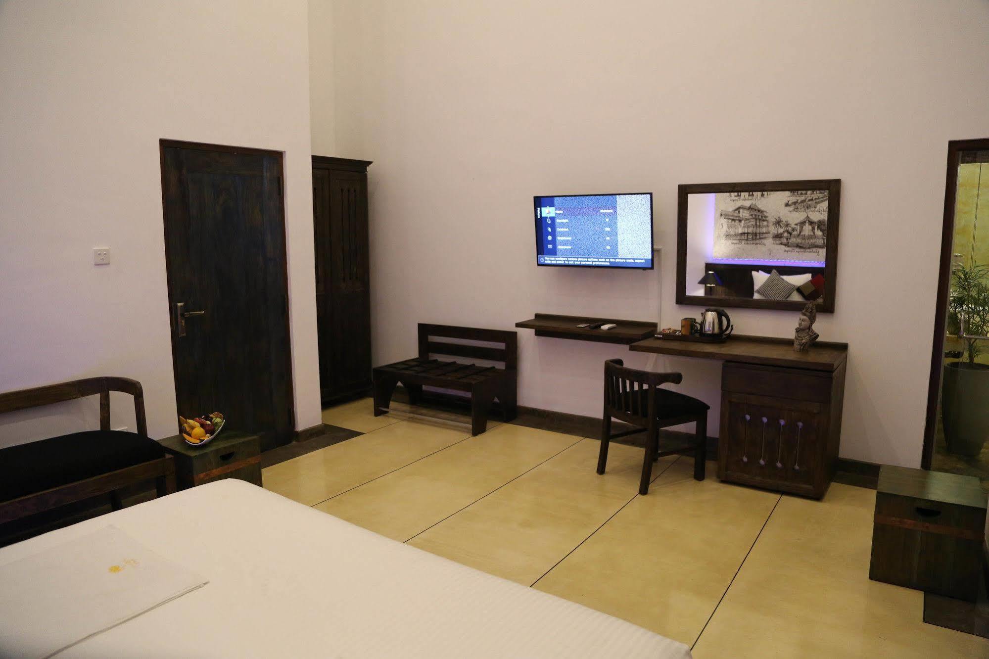 Tranquil Negombo Boutique Hotel Exterior photo